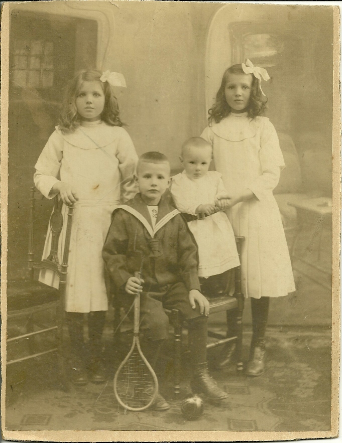 Mien, Jan, Karel en Enl